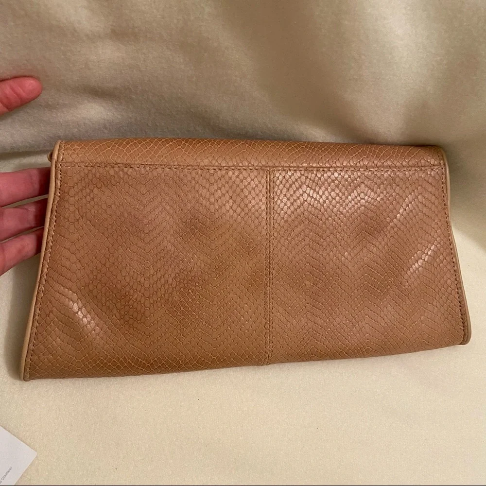 ✨EUC BCBGMAXAZRIA Clutch Bag - Picture 2 of 4